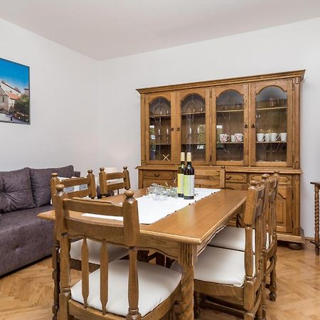 2 Bedroom Awesome Apartment In Pag Pag Town Εξωτερικό φωτογραφία