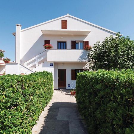 2 Bedroom Awesome Apartment In Pag Pag Town Εξωτερικό φωτογραφία