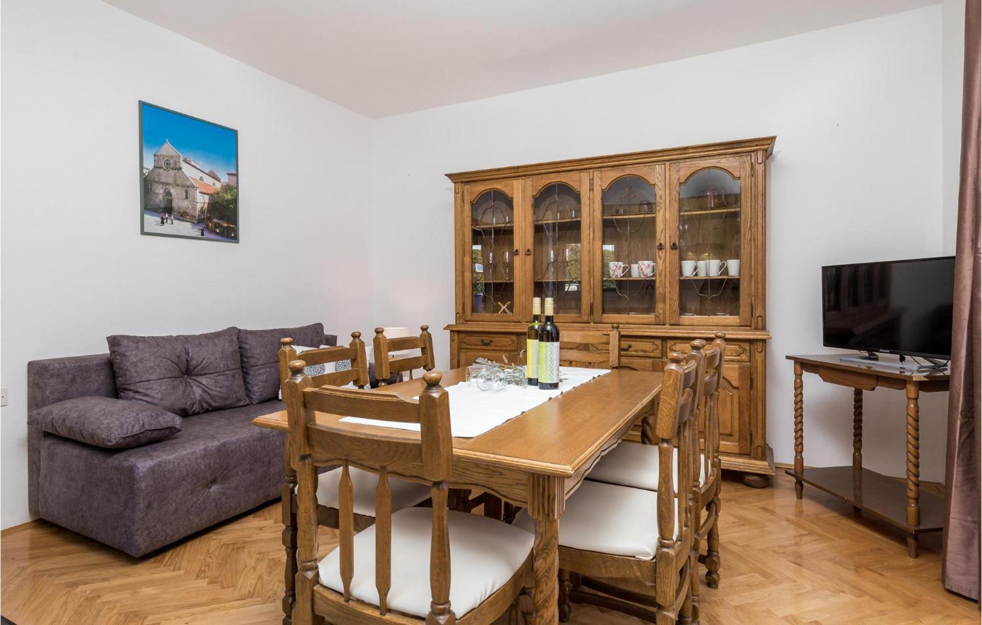2 Bedroom Awesome Apartment In Pag Pag Town Εξωτερικό φωτογραφία