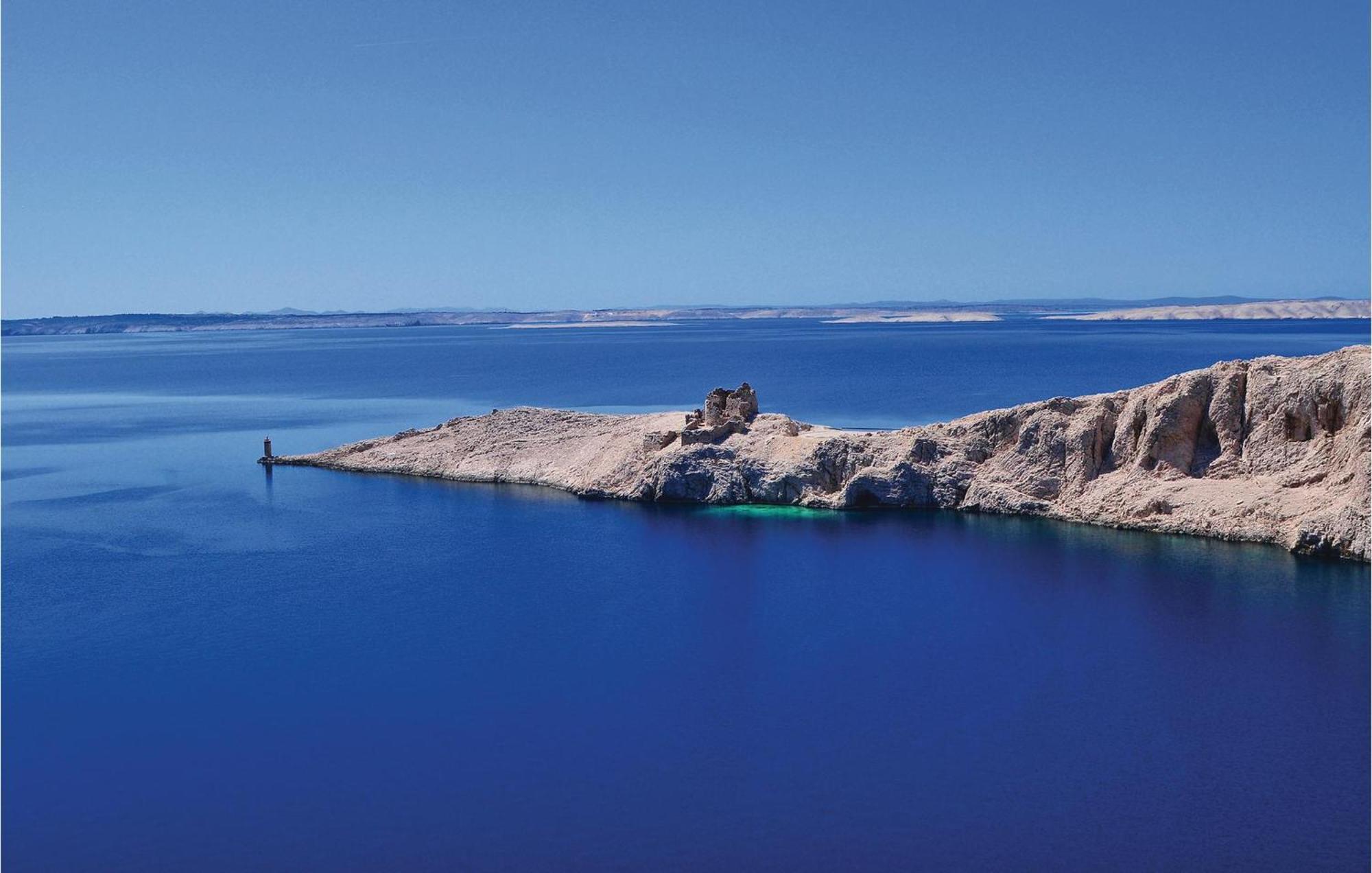 2 Bedroom Awesome Apartment In Pag Pag Town Εξωτερικό φωτογραφία