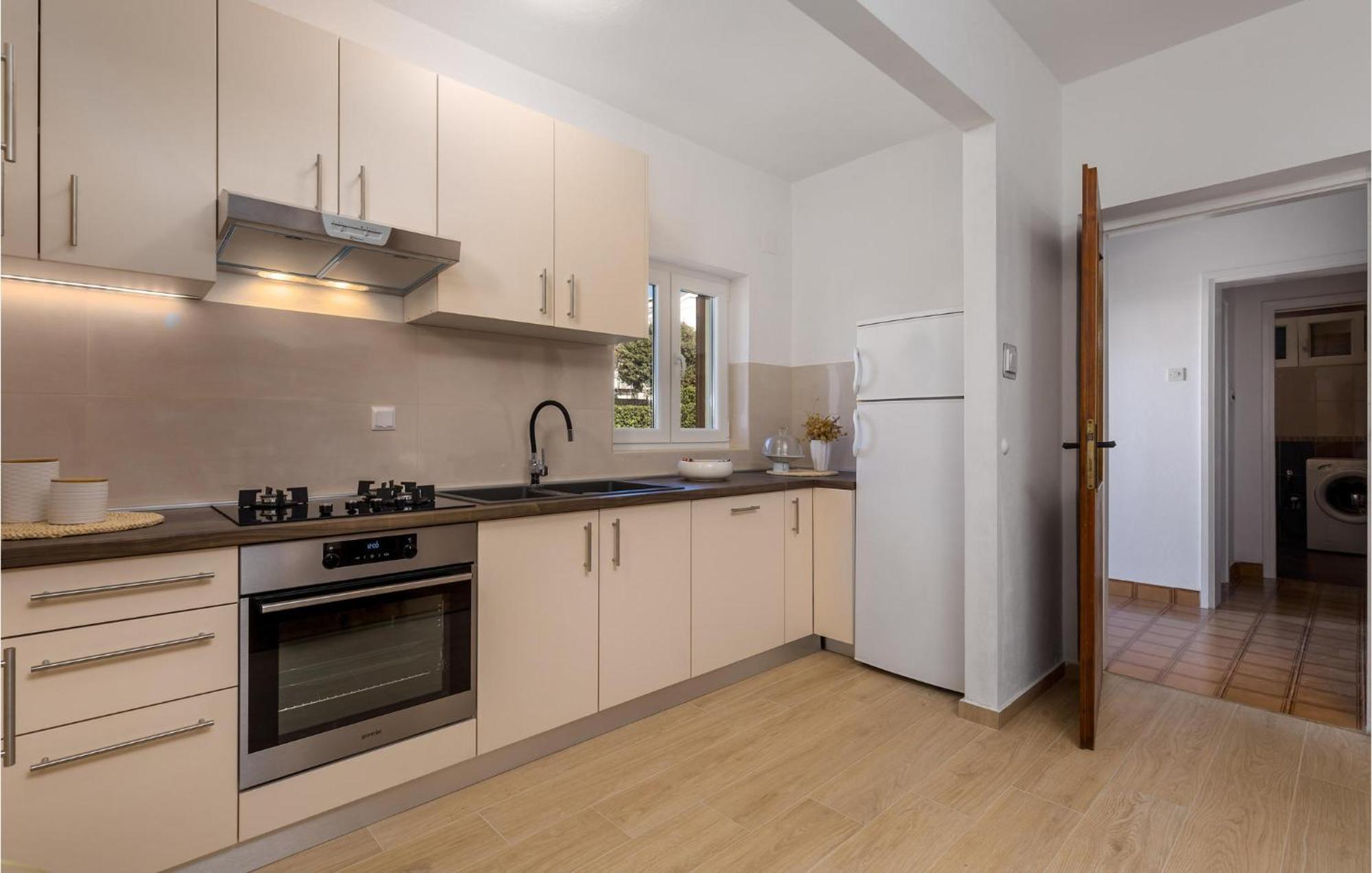2 Bedroom Awesome Apartment In Pag Pag Town Εξωτερικό φωτογραφία