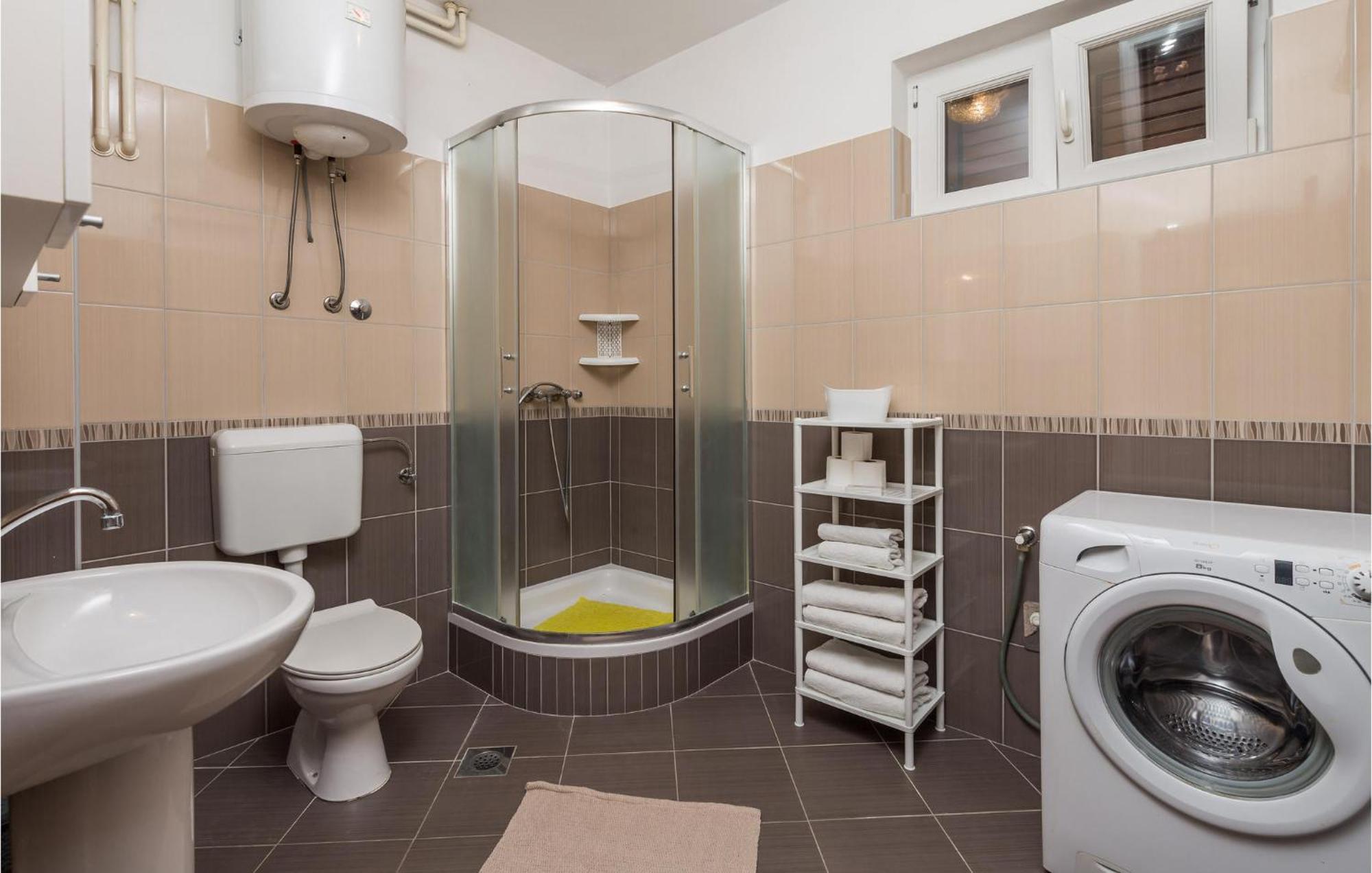 2 Bedroom Awesome Apartment In Pag Pag Town Εξωτερικό φωτογραφία