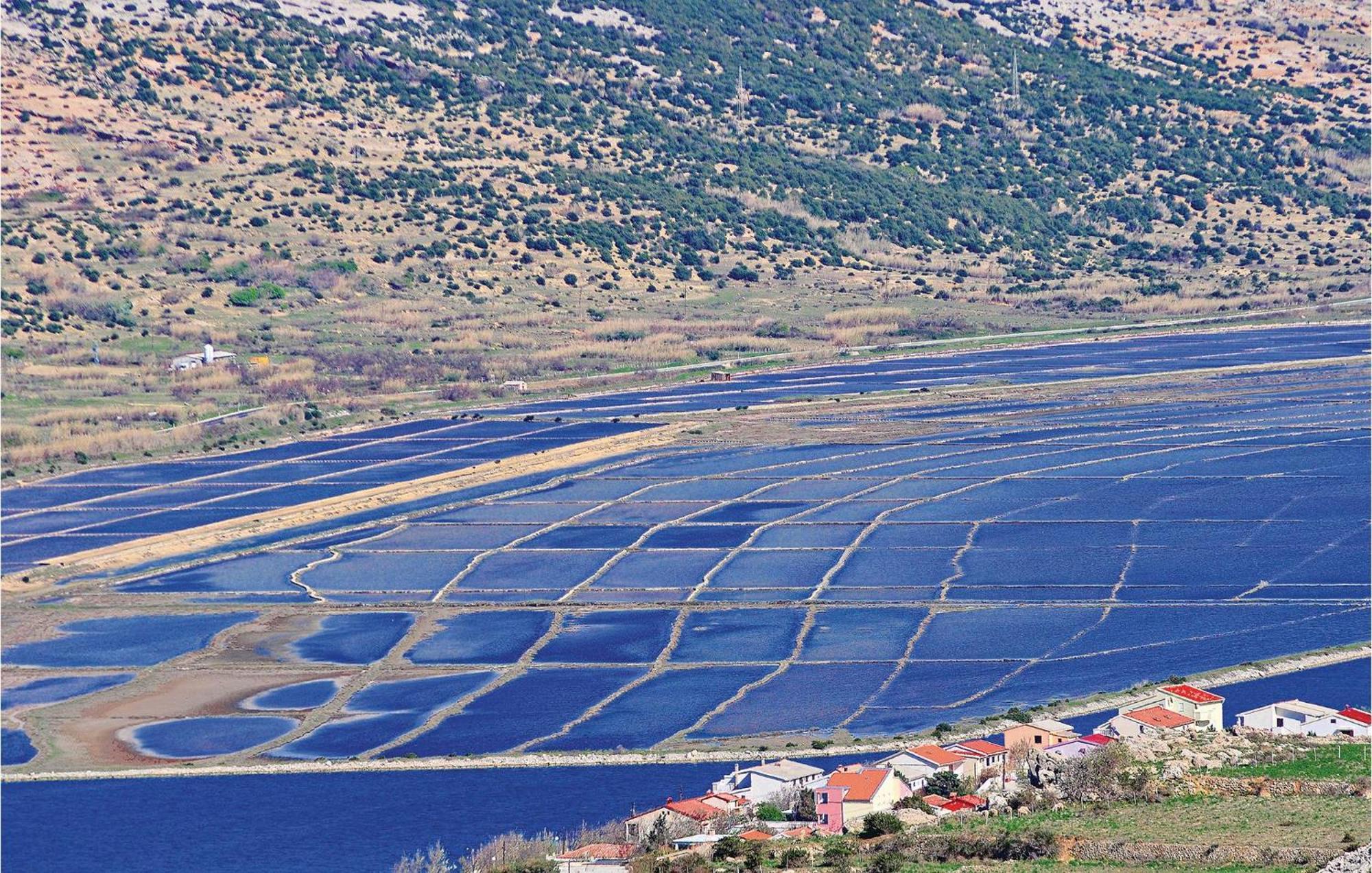 2 Bedroom Awesome Apartment In Pag Pag Town Εξωτερικό φωτογραφία