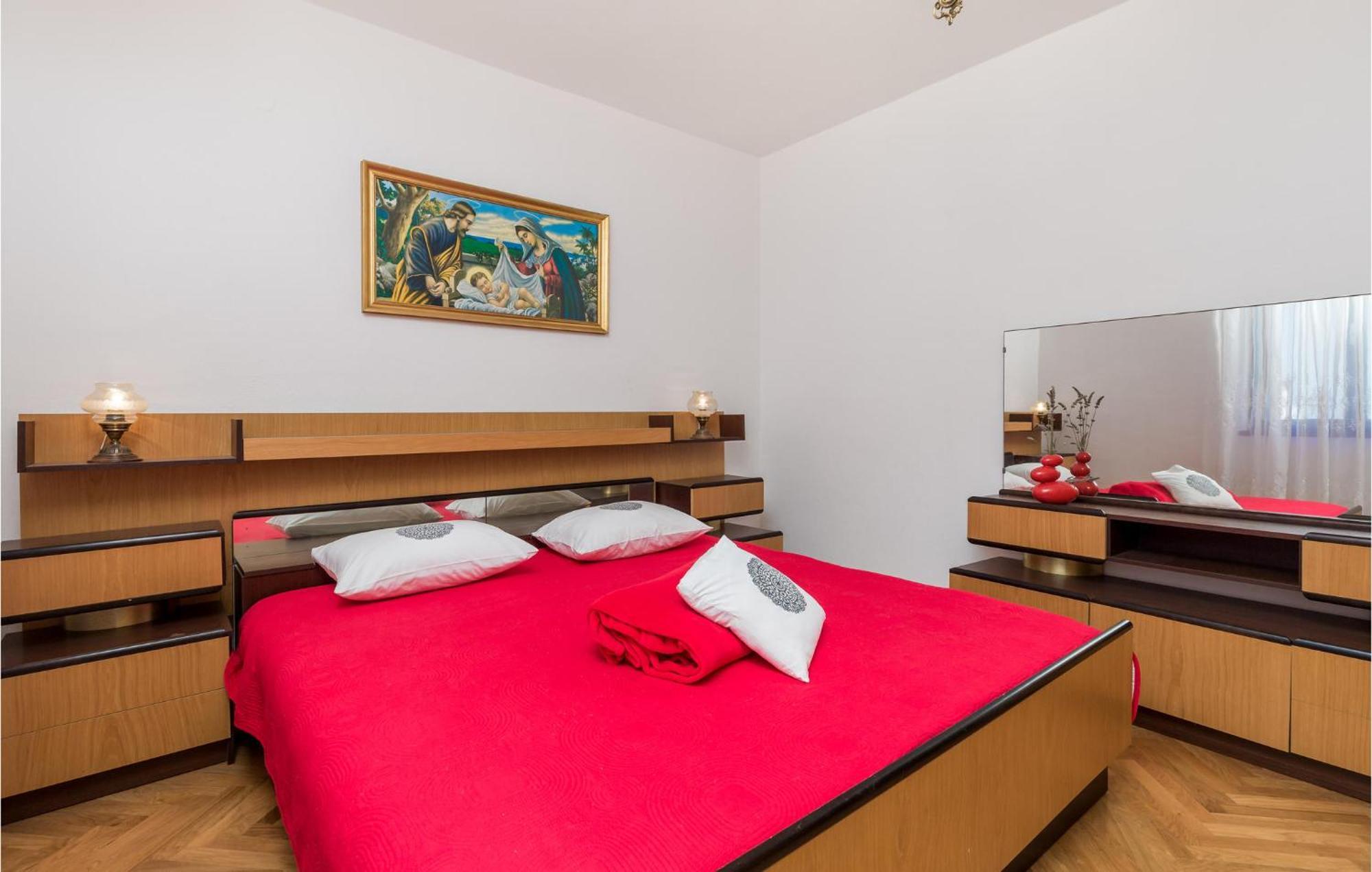 2 Bedroom Awesome Apartment In Pag Pag Town Εξωτερικό φωτογραφία