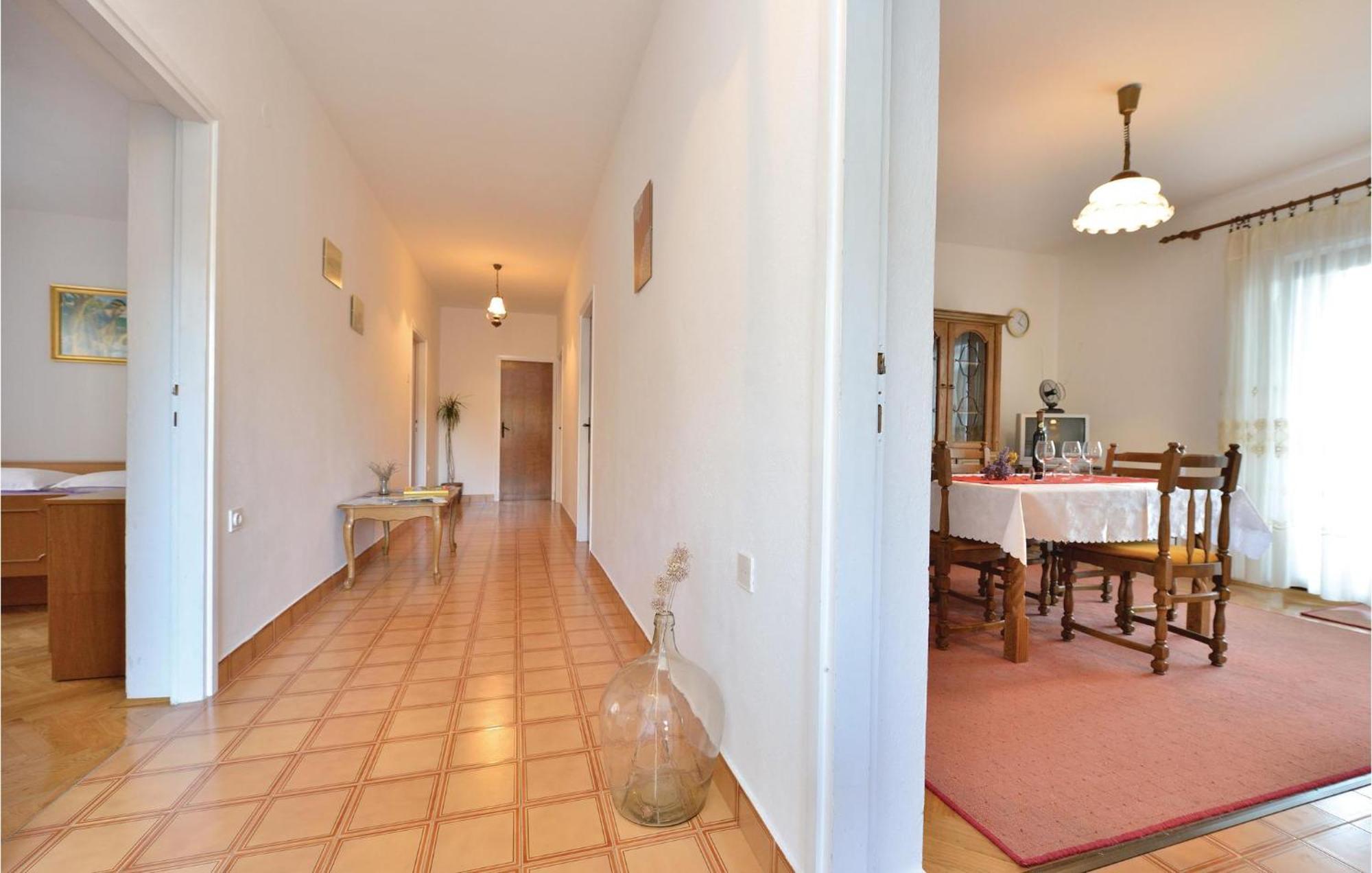 2 Bedroom Awesome Apartment In Pag Pag Town Εξωτερικό φωτογραφία