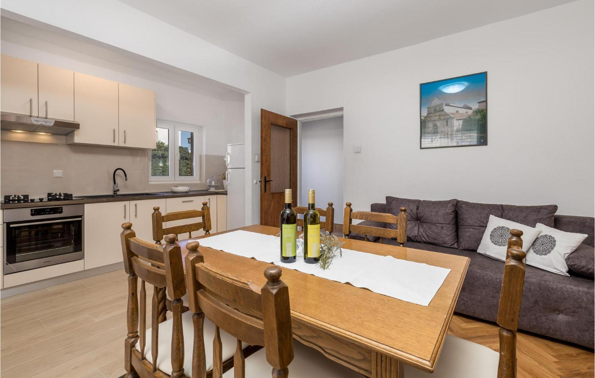 2 Bedroom Awesome Apartment In Pag Pag Town Εξωτερικό φωτογραφία